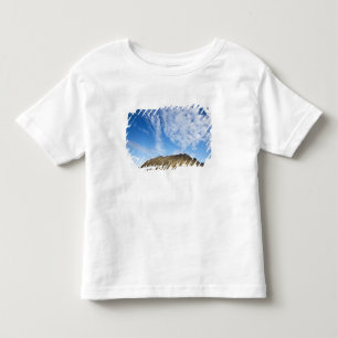 Norwegen, Svalbard, Wolken über steilen Klippen Kleinkind T-shirt