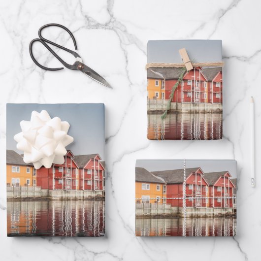 Norwegische bemalte Häuser Geschenkpapier Set (Vorderseite)