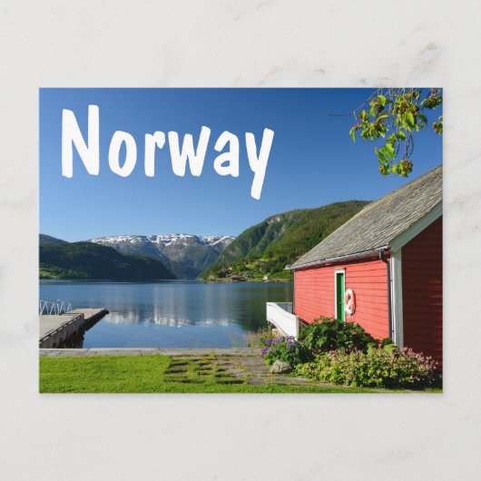 Norwegische Fjordansicht mit rotem Boathouse Postkarte (Vorderseite)