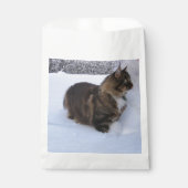 Norwegische Waldkatze im Schnee Geschenktütchen (Vorderseite)