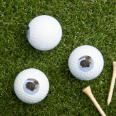 Norwegische Waldkatze im Schnee Golfball (Insitu Gras)