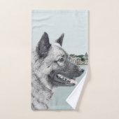 Norwegischer Elkhound bei Village Painting - Hunde Badhandtuch Set (Handtuch)