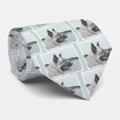 Norwegischer Elkhound bei Village Painting - Hunde Krawatte (Gerollt)