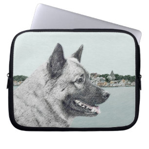 Norwegischer Elkhound bei Village Painting - Hunde Laptopschutzhülle