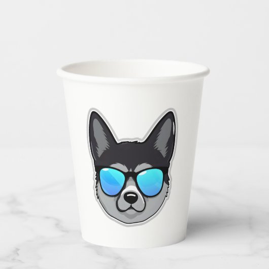 Norwegischer Elkhound in Cooler Sonnenbrille Class Pappbecher (Vorderseite)