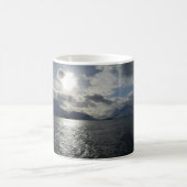 Norwegischer Fjord im Winter Kaffeetasse (Mittel)