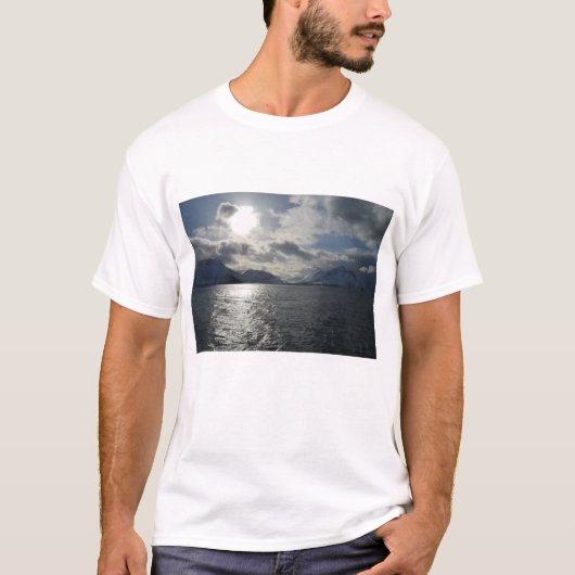 Norwegischer Fjord im Winter T-Shirt (Vorderseite)