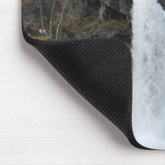 Norwegischer Wasserfall Mousepad (Ecke)