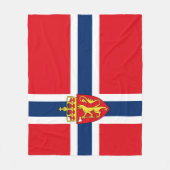 Norwegisches Wappen unter norwegischer Flagge, Nor Fleecedecke (Vorderseite)