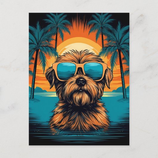 Norwich Terrier mit Sonnenbrille am Strand Postkarte (Vorderseite)