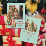 Nostalgic Retro Santa Claus Frohe Weihnachts-Foto Feiertagskarte<br><div class="desc">Niedlich! Adorable,  Retro Santa Claus mit Weihnachtsbaum und Riesenkuchen mit Kerzenschnupfen und Ihrem Foto auf der Vorderseite und Ihre Weihnachts- und Neujahrsbotschaft auf der Rückseite zusammen mit einem süßen Elf. Einfach mit den Vorlagenfeldern personalisiert. Grafisch entworfen von Audrey Jeanne Roberts,  international lizenzierter Künstlerin und Designer,  ©</div>