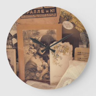 Nostalgischer Glamour: Vintage russische Portraits Große Wanduhr
