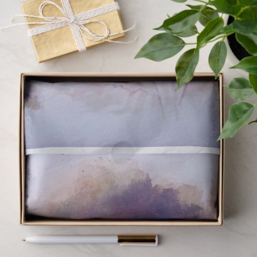 Nostalgisches Mädchen in rosa Gewebepapier Seidenpapier (Geschenk)