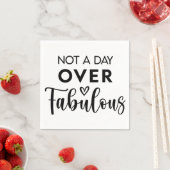 Not a Day Over Fabulous – Funny Birthday Quote Serviette (Beispiel)
