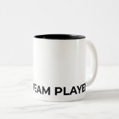Not A Team Player Typographic Minimalist Zweifarbige Tasse (VorderseiteRechts)