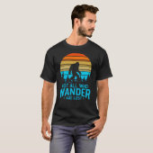 Not All Who Wander are Lost | Bigfoot Retro Design T-Shirt (Vorne ganz)