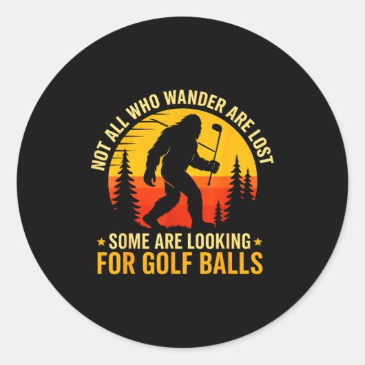 Not All Who Wander Are Lost Funny Bigfoot Golfing Runder Aufkleber (Vorderseite)