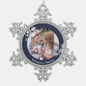 Not leidende Schneeflocken Navy Mit Monogramm Zinn-Ornament (Vorderseite)
