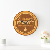 Not Perfect custom wall clock Große Wanduhr (Zuhause)