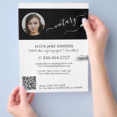 Notar des modernen Fotos unterzeichnet Agent QR Flyer (Hand)
