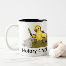 Notary Chick Yellow Feather Quill and Documents Zweifarbige Tasse