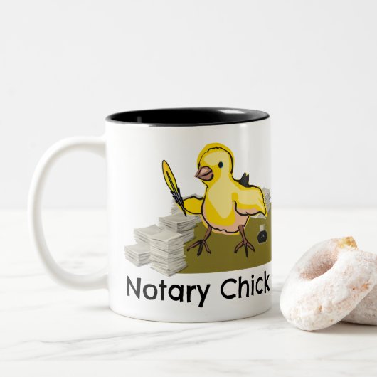 Notary Chick Yellow Feather Quill and Documents Zweifarbige Tasse (Mit Donut)