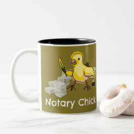 Notary Chick Yellow Feather Quill and Documents Zweifarbige Tasse