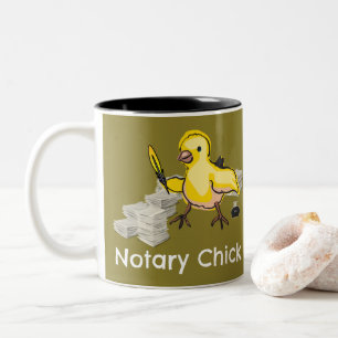 Notary Chick Yellow Feather Quill and Documents Zweifarbige Tasse