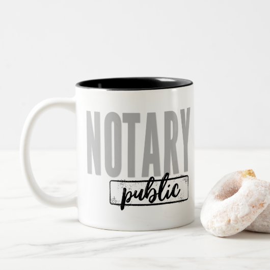 Notary Public Big Schriftart verblasst schwarz Zweifarbige Tasse (Mit Donut)