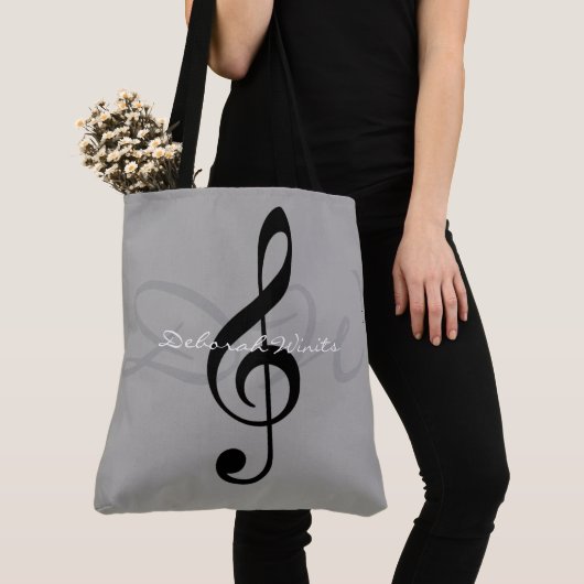 Note auf grauem Totbeutel mit Namen Tasche (Von Nahem)