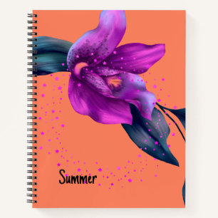 Notebook mit Lila Orchid-Design auf Orange Notizblock
