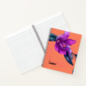 Notebook mit Lila Orchid-Design auf Orange Notizblock (Innenseite)