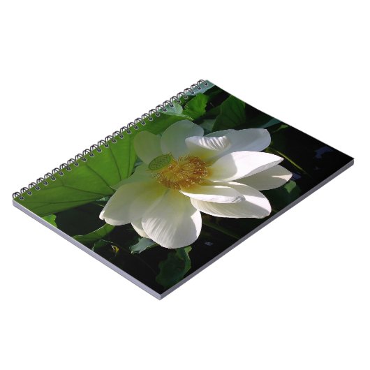 Notebook mit weißer Lotus-Blume Notizblock (Linke Seite)