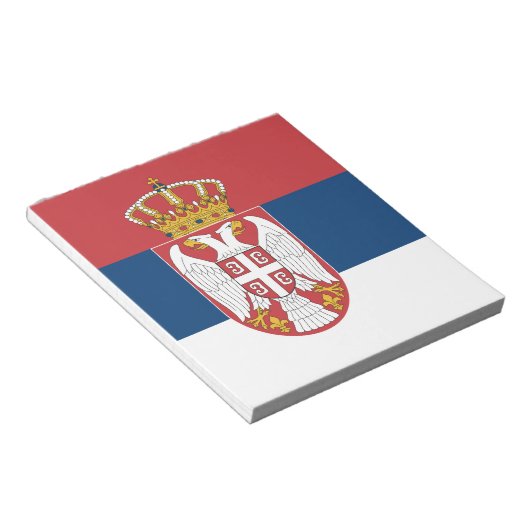 Notepad mit der Flagge Serbiens Notizblock (angewinkelt)
