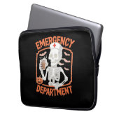 Notfallabteilung Funny Halloween Nurse Essenti Laptopschutzhülle (Vorderseite Links)