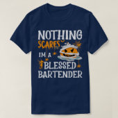 Nothing Scares Me Ix27m ein gesegneter Barkeeper l T-Shirt (Design vorne)