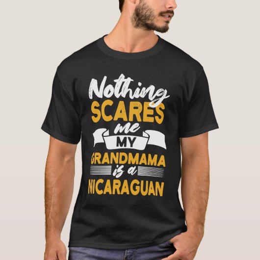 Nothing Scares Me My Grandmama Is Nicaraguan Nica T-Shirt (Vorderseite)