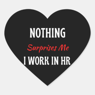 Nothing Überraschungen I Work in HR Herz-Aufkleber