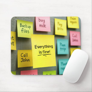 Notiz-Erinnerungen an der Büro-Arbeitsplatzwand Mousepad