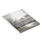 Notizblock mit Foto der Eiswinterlandschaft (angewinkelt)