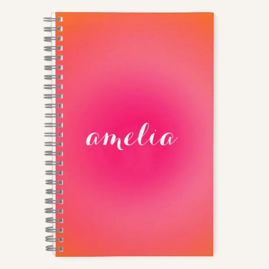 Notizbuch mit individuellem Monogramm – Serif-Name (Vorderseite)