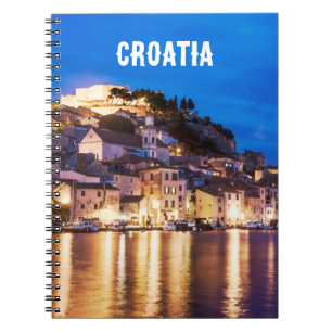 Notizbuch mit kroatischer Stadt Sibenik bei Nacht Notizblock