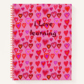 Notizbuch mit roten und rosafarbenen Herzen (Vorderseite)