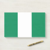 Notizen unter der Flagge Nigerias (Auf Schreibtisch)