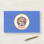 Notizen unter der Flagge von Minnesota, USA (Auf Schreibtisch)
