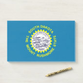 Notizen unter der Flagge von South Dakota, USA (Auf Schreibtisch)