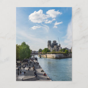 Notre Dame de Paris, einen Tag nach dem Brand 2019 Postkarte