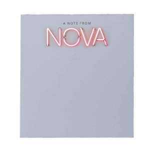 Nova-Name in Neonlichtern Notizblock