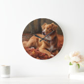 Nova Scotia Duck Terrier im Herbst Leaves Fall Große Wanduhr (Zuhause)