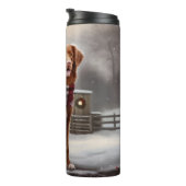 Nova Scotia Duck Toller Dog Schnee Weihnachten Thermosbecher (Nach rechts gedreht)